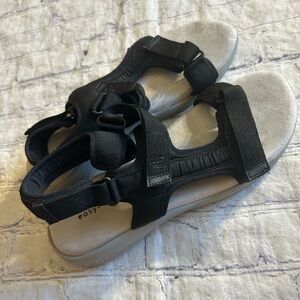 EASY SPIRIT BLACK FABRIC CUSHION FOOTBED VELCRO STRAPS WOMEN’S SANDALS 9.5